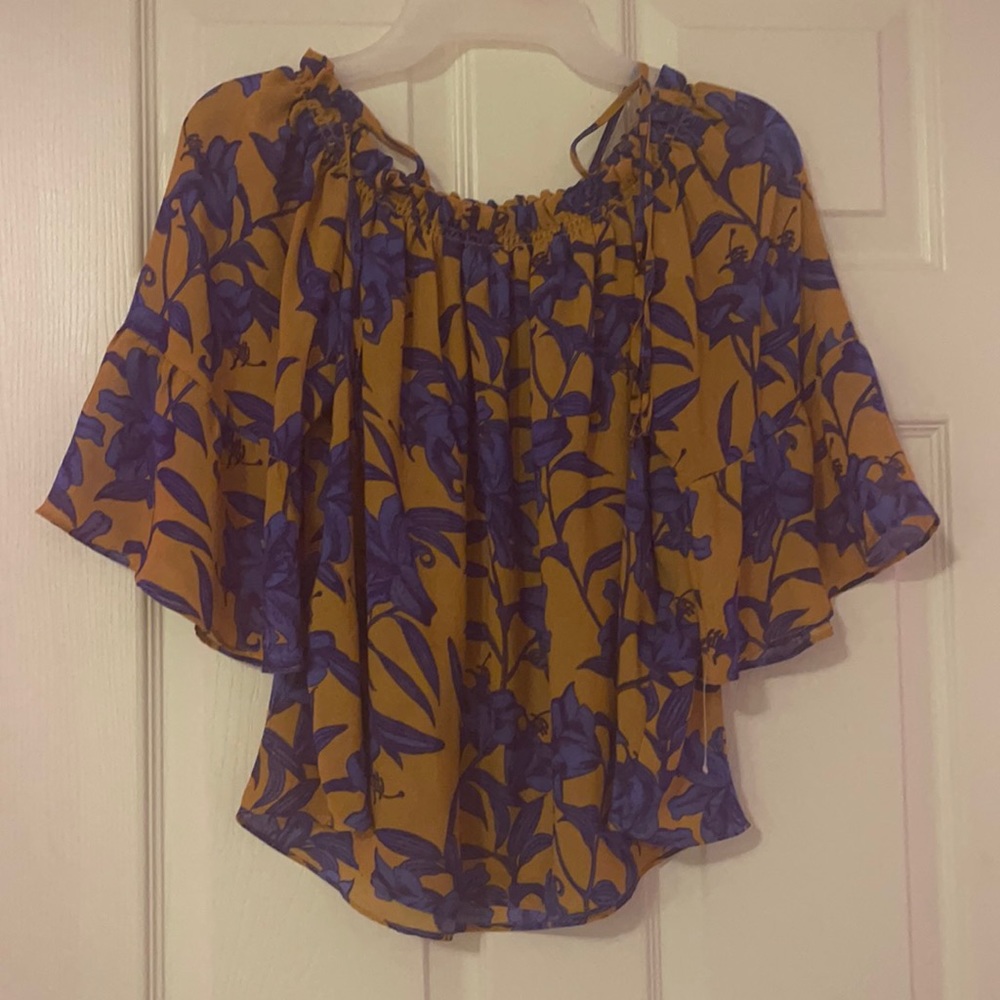 Floral dark blue and mustard yellow ruched top 💐